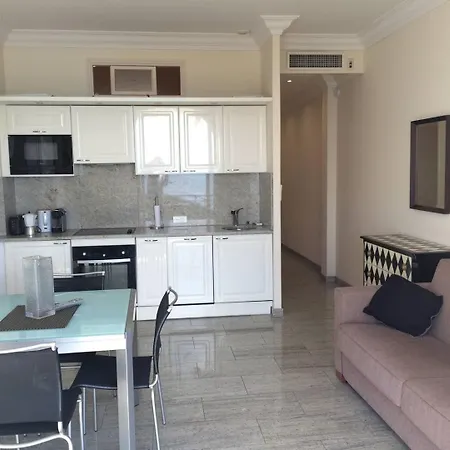 La Croisette - Face Avec Et Balcon Cannes